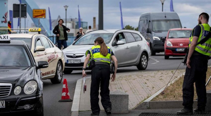 Lipotimias y colas en la frontera con Alemania en el primer día de controles de Polonia contra la inmigración ilegal