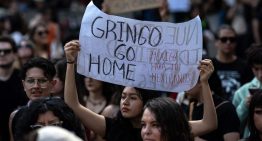 «¡Fuera gringos!»: una protesta en México por los altos alquileres deriva en xenofobia contra los estadounidenses
