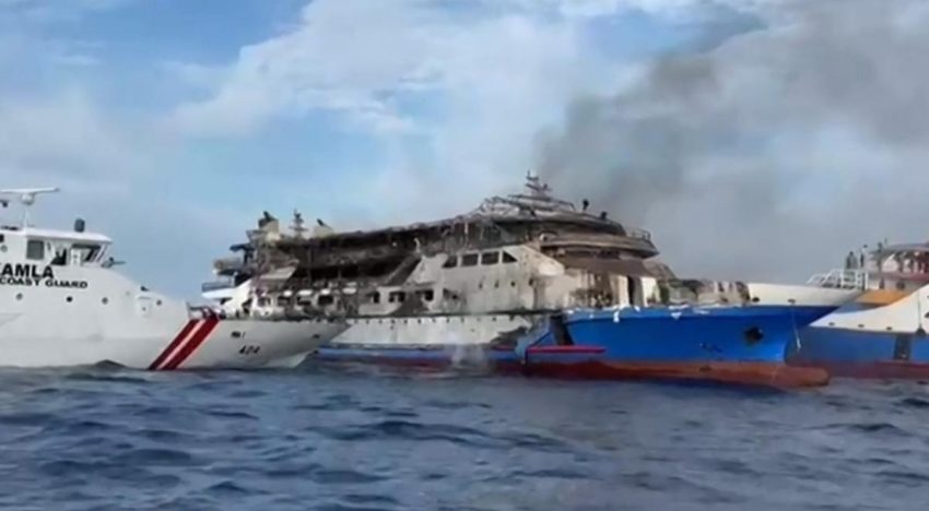 Al menos tres muertos tras incendiarse un ferry en Indonesia