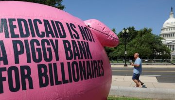 Los votantes de Trump, los más pobres y castigados por sus recortes