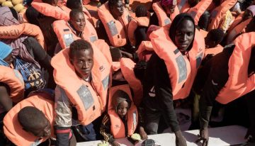 Un comisario de la UE y tres ministros europeos, expulsados de Libia al ir a cerrar un acuerdo sobre control migratorio
