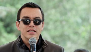 Noboa recorta el Gobierno de Ecuador  y despide a 5.000 funcionarios