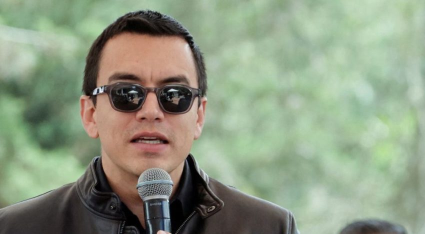 Noboa recorta el Gobierno de Ecuador  y despide a 5.000 funcionarios