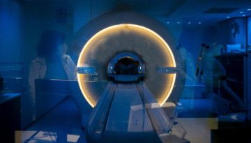 Muere un hombre tras ser absorbido por una máquina de resonancia magnética por llevar puesta una cadena metálica
