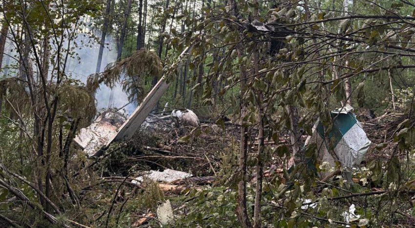 Hallan las cajas negras del avión siniestrado en el este de Rusia