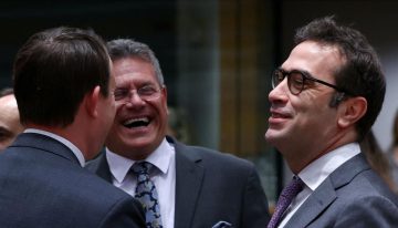 La UE avisa de que la imposición de aranceles del 30% de Trump supondrá prohibir el comercio