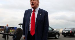 Trump niega haber sido informado de su aparición en los archivos del caso Epstein