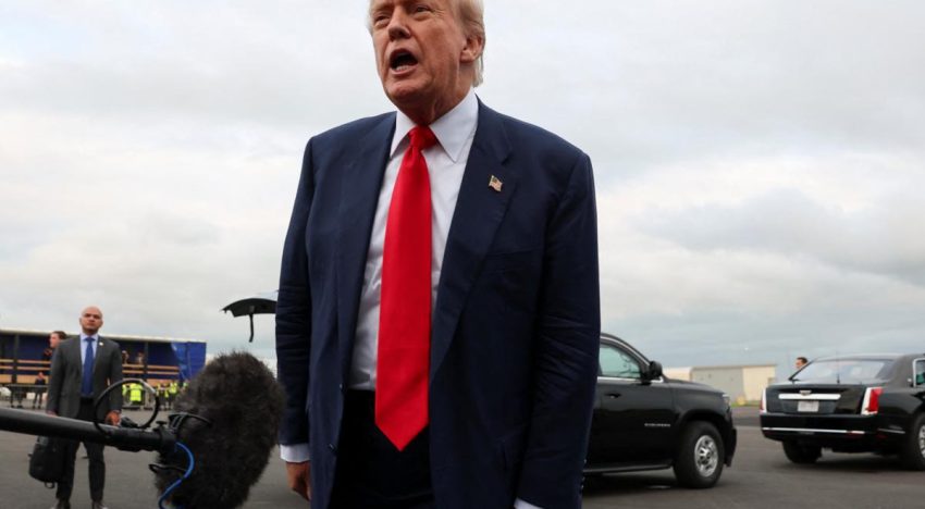 Trump niega haber sido informado de su aparición en los archivos del caso Epstein