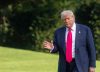 Detectan a Trump hinchazón en las piernas y un moratón en una mano por «estrechar muchas»
