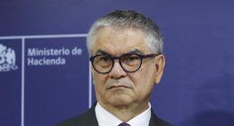 La renuncia del ministro de Hacienda chileno sorprende a los mercados y golpea al Gobierno de Gabriel Boric