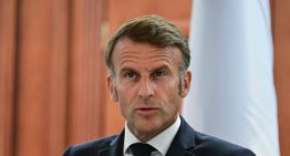 Voces internas piden que Macron dimita ante la grave crisis política