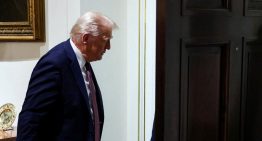 Una juez bloquea la expansión de las deportaciones exprés de Trump