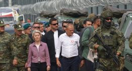 Von der Leyen defiende una «Ucrania bien armada» durante su viaje a la frontera polaca con Bielorrusia