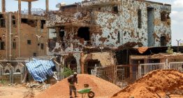 Regresar al epicentro de la violencia para no morir de hambre en un campamento de refugiados
