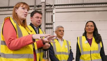 Dimite la directora británica de sinhogarismo tras romper el contrato de sus inquilinos para subir el alquiler