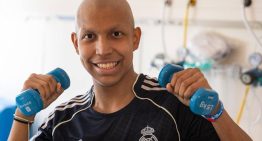 Steven, el paciente 'vitamina' del Hospital Vall d'Hebron: «Mi fisioterapeuta me ha puesto en forma para volver a jugar a fútbol»