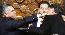 Dos senadores mexicanos se enfrentan a golpes al finalizar una sesión parlamentaria sobre el narcotráfico