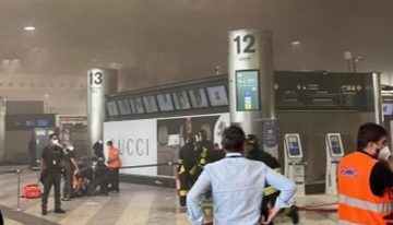 Un hombre provoca el caos en el aeropuerto de Malpensa (Italia) tras prender fuego a los mostradores