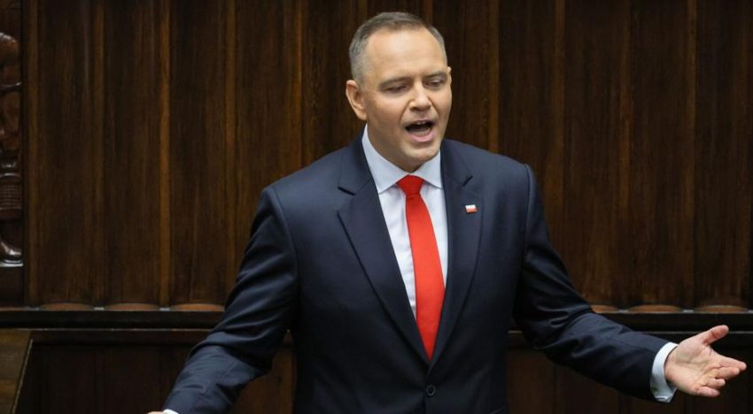 Nawrocki toma posesión como presidente de Polonia declarando la guerra al primer ministro Tusk: «Es el peor gobierno de la historia»