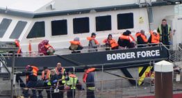 Detenidos en Reino Unido los primeros inmigrantes en cruzar el canal de la Mancha tras el acuerdo con Francia