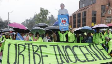 Miles de colombianos marchan en apoyo del expresidente Uribe y claman su inocencia