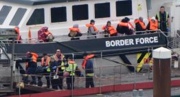 Reino Unido triplica las nacionalidades de los migrantes condenados que serán expulsados en el programa 'Deportar ahora, apelar después'