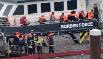 Reino Unido triplica las nacionalidades de los migrantes condenados que serán expulsados en el programa 'Deportar ahora, apelar después'