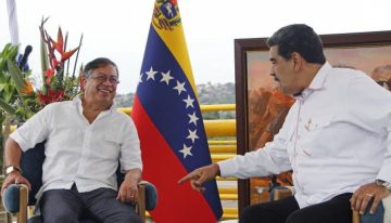 Petro abraza a Maduro un año después