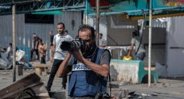 Un fotoperiodista en Gaza: «Todos los días al ir a trabajar me despido de mis hijos porque no sé si volveré con vida»