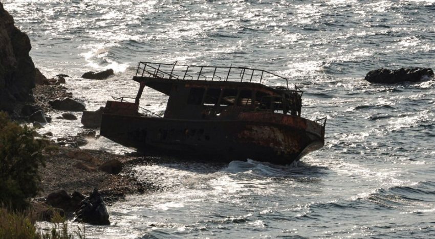 Al menos 68 migrantes muertos y varios desaparecidos en un naufragio en Yemen
