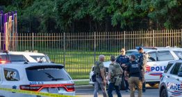 Un hombre asesina a su pareja y arroja a su hija de dos años a un río lleno de caimanes porque «no la quería»