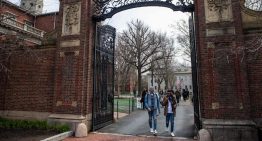 Una jueza dicta que el castigo de Trump a Harvard con la eliminación de 2.200 millones en subvenciones es ilegal