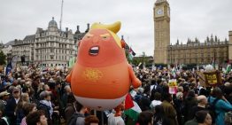 Miles de personas marchan en Londres contra la visita de Donald Trump