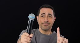 Alejandro Gil “saca el polvo”, y las risas, en el “stand up” más grande de su carrera