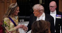 Los deslices protocolarios de Trump: un yanqui en la corte de Carlos III