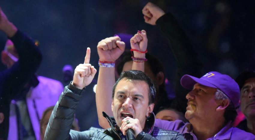 Noboa adelanta para noviembre el pago del bono navideño a funcionarios públicos