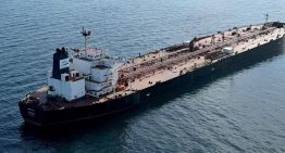 El petrolero ruso retenido por las autoridades francesas por lanzar drones contra Dinamarca leva anclas y continúa su trayecto