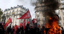 Miles de personas salen a las calles en Francia ante el plan presupuestario que perfila el primer ministro