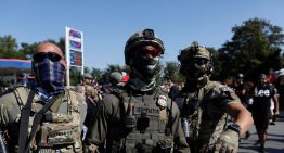 Trump autoriza el despliegue de 300 militares en Illinois, en medio de protestas contra la policía migratoria en Chicago