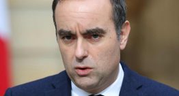 El primer ministro de Francia presenta su dimisión tras menos de un mes de mandato