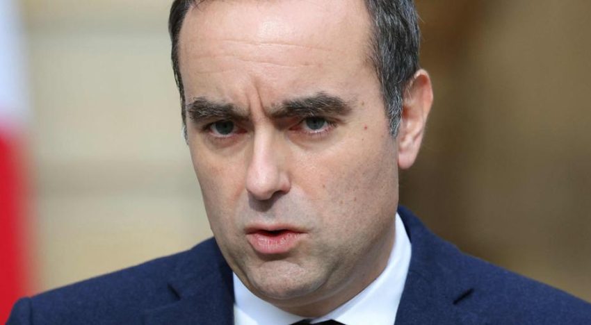 El primer ministro de Francia presenta su dimisión tras menos de un mes de mandato