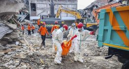 Aumentan a 55 los muertos por el derrumbe de una escuela en Indonesia