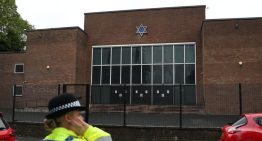 El autor del atentado en una sinagoga en Mánchester juró lealtad al Estado Islámico en una llamada a la Policía