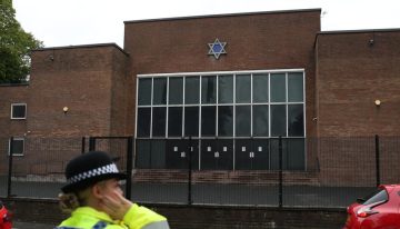 El autor del atentado en una sinagoga en Mánchester juró lealtad al Estado Islámico en una llamada a la Policía