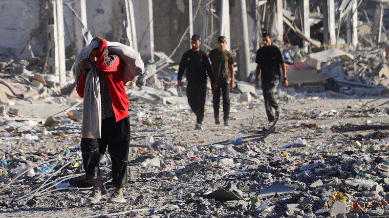 Israel emprende el repliegue de sus tropas y los gazatíes regresan a una Ciudad de Gaza arrasada