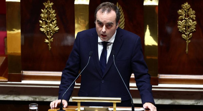 El primer ministro francés propone suspender la reforma de las pensiones de Macron para recabar el apoyo a su Gobierno