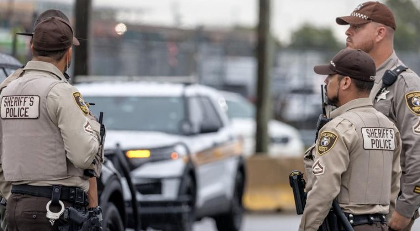 Un infante de la Marina estadounidense denuncia la deportación de su padre tras una detención del ICE