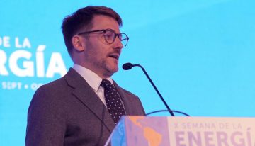 Renuncia el ministro de Energía de Boric por un error del cálculo en las cuentas de la luz en Chile