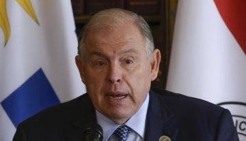 El ministro de Exteriores de Milei presenta su renuncia a varios días de los comicios en Argentina