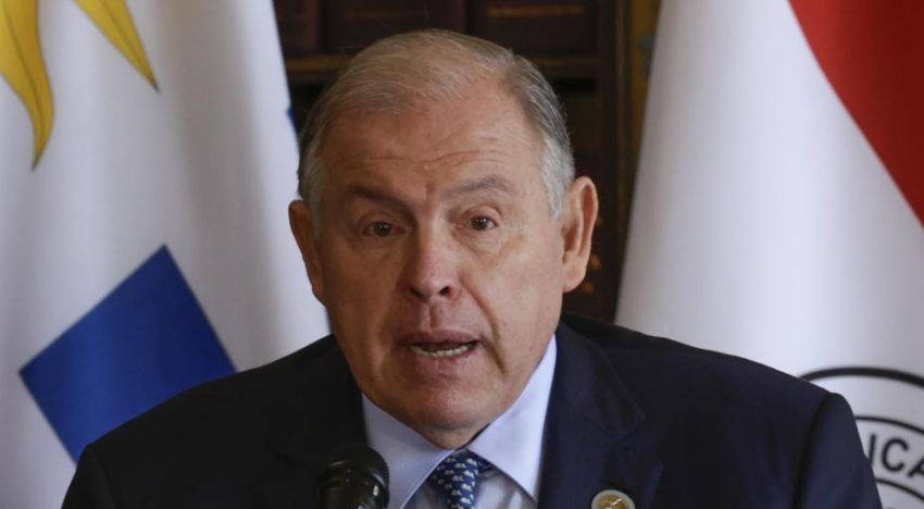 El ministro de Exteriores de Milei presenta su renuncia a varios días de los comicios en Argentina